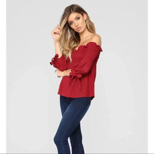 🌸Fashion Nova Off shoulders Top burgundy  Sz M🌸